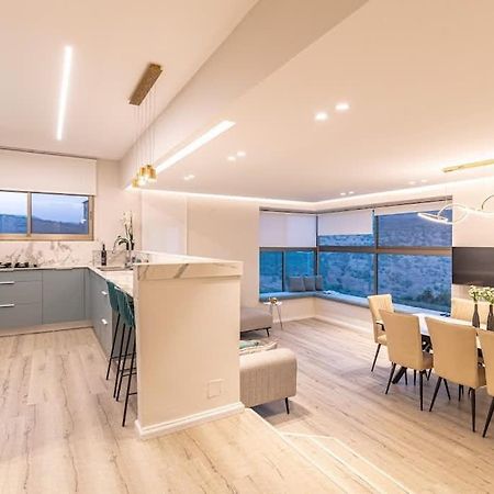 L.T.D Luxury Apartments 4 Bedroom Panoramic View Тиберия Екстериор снимка