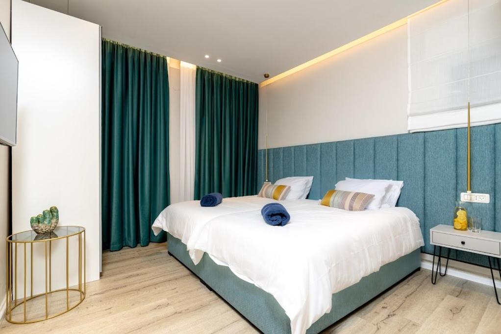 L.T.D Luxury Apartments 4 Bedroom Panoramic View Тиберия Екстериор снимка