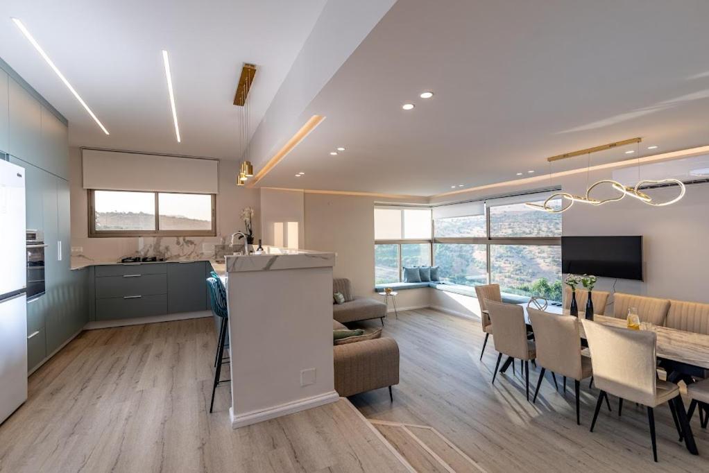 L.T.D Luxury Apartments 4 Bedroom Panoramic View Тиберия Екстериор снимка