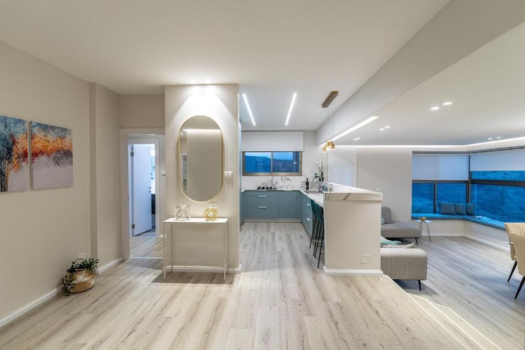 L.T.D Luxury Apartments 4 Bedroom Panoramic View Тиберия Екстериор снимка