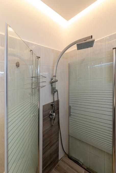L.T.D Luxury Apartments 4 Bedroom Panoramic View Тиберия Екстериор снимка