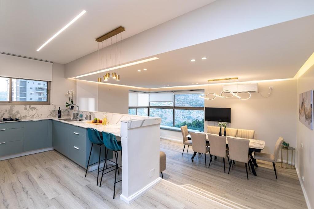 L.T.D Luxury Apartments 4 Bedroom Panoramic View Тиберия Екстериор снимка