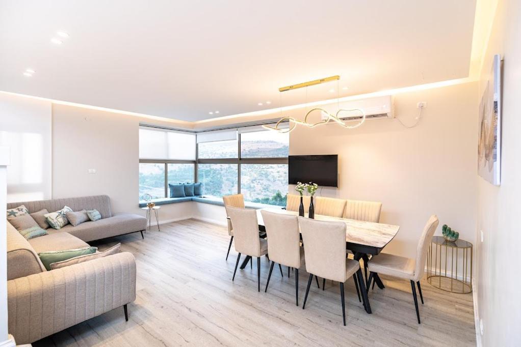 L.T.D Luxury Apartments 4 Bedroom Panoramic View Тиберия Екстериор снимка