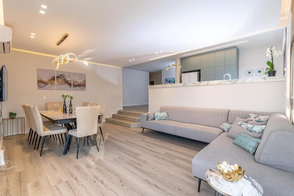 L.T.D Luxury Apartments 4 Bedroom Panoramic View Тиберия Екстериор снимка