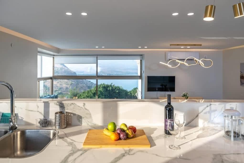 L.T.D Luxury Apartments 4 Bedroom Panoramic View Тиберия Екстериор снимка