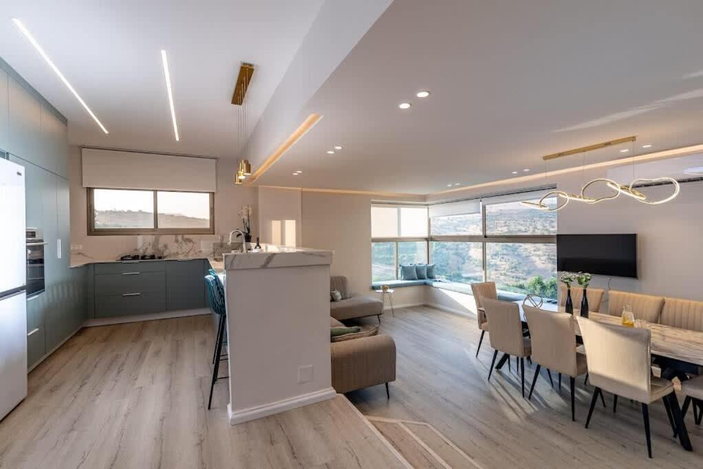 L.T.D Luxury Apartments 4 Bedroom Panoramic View Тиберия Екстериор снимка